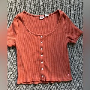 Women Vintage Levi’s Henley shirt